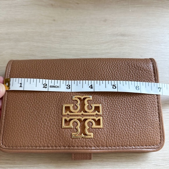Tory Burch Britten Pebble Leather Smartphone Wristlet/ Wallet/ Bark/Tan - Picture 9 of 10